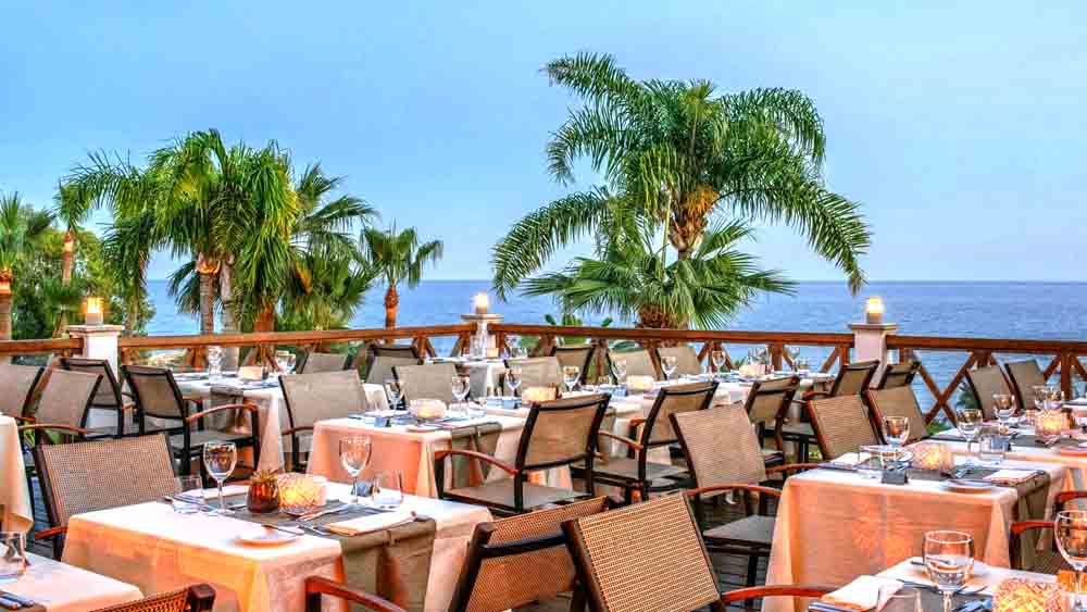Terrasse des Mediterranean Beach Hotels